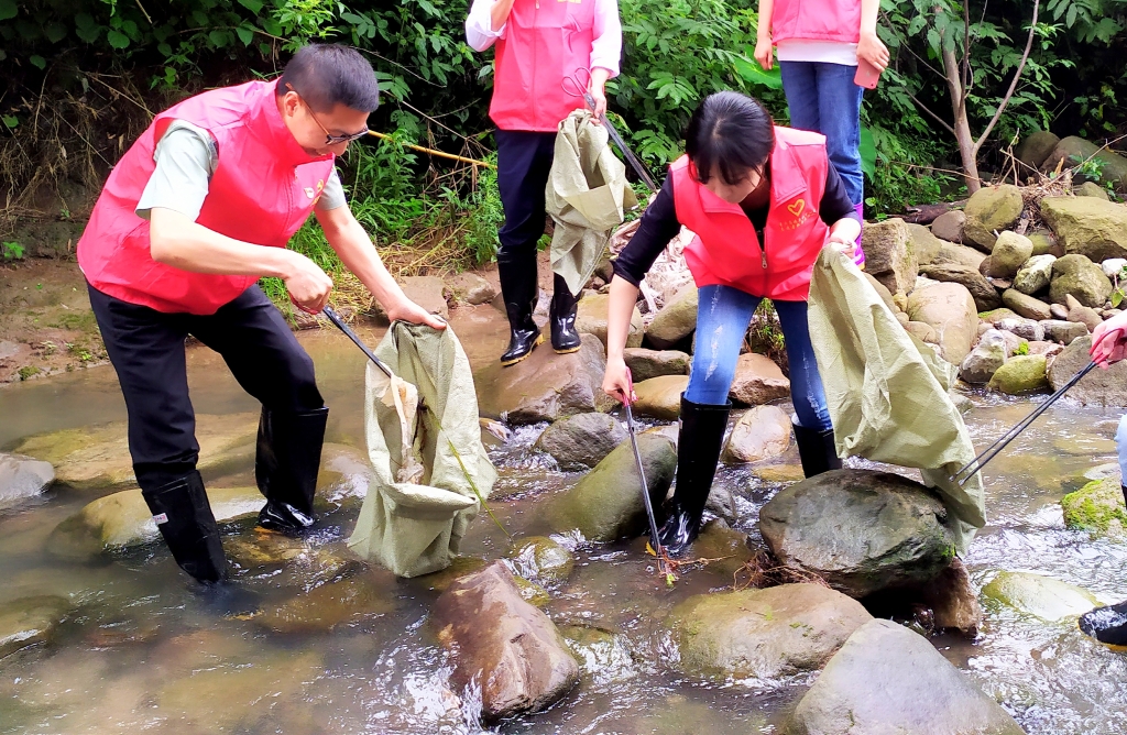 5.27����Ϊ���ᳫ��������Ȼ��г������������������ĵ�֧���������ʫ��������֧����չ�����˶�����֯���굳Ա־Ը��ǰ������������������������������� ( (5)